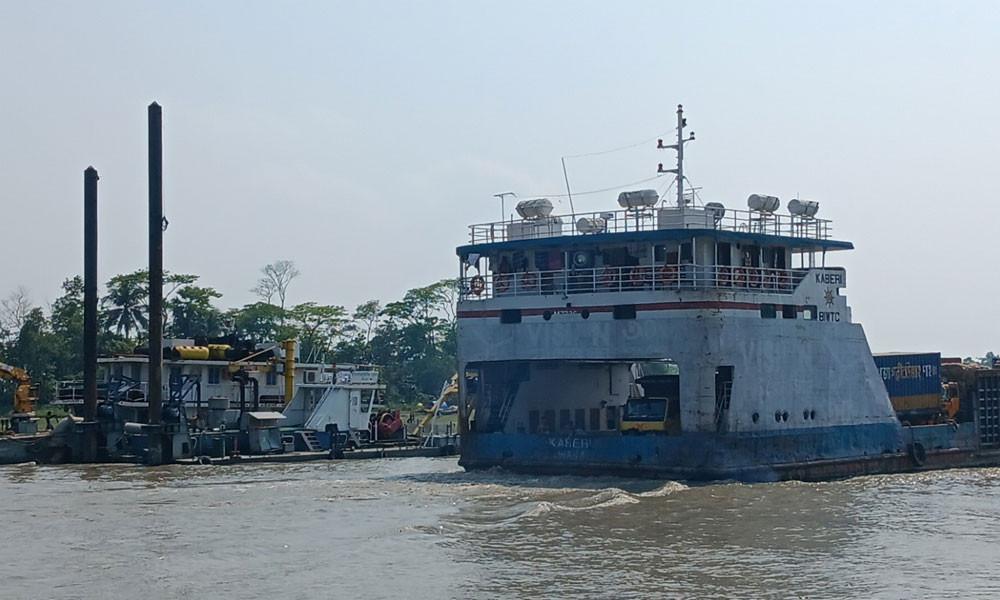 কালবৈশাখীতে উত্তাল মেঘনা, বন্ধ নৌ চলাচল